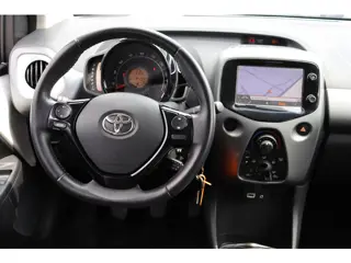 Foto 15 van Toyota Aygo 1.0 VVT-i X-Play, Navi, Camera, LED  speed limiter.