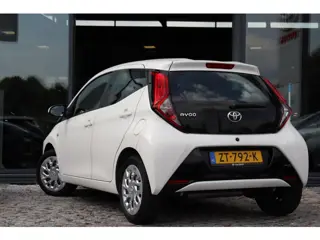 Foto 14 van Toyota Aygo 1.0 VVT-i X-Play, Navi, Camera, LED  speed limiter.