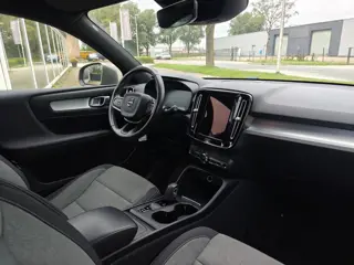 Foto 17 van Volvo XC40 T3 Momentum Pro | Rijklaarprijs | Trekhaak | Automaat |