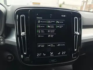 Foto 11 van Volvo XC40 T3 Momentum Pro | Rijklaarprijs | Trekhaak | Automaat |