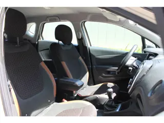 Foto 19 van Renault Captur 0.9 TCe Intens | navigatie | trekhaak | climate control
