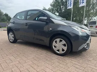 Foto 16 van Toyota Aygo 1.0 VVT-i- bluetooth- unieke kmstand- automaat