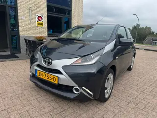 Foto 14 van Toyota Aygo 1.0 VVT-i- bluetooth- unieke kmstand- automaat