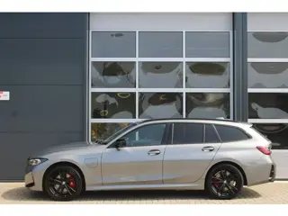 Foto 11 van BMW 3-serie Touring 330e M-Sport Pro | ACC | Head-up | HK | 19''