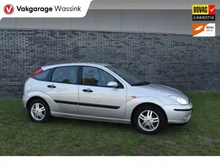 Foto 11 van Ford Focus 1.6-16V Trend Automaat Airco 5-deurs 1e eigenaar Pdc Trekhaak lees goed!!! HANDELSAUTO -