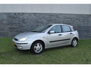 Foto 12 van Ford Focus 1.6-16V Trend Automaat Airco 5-deurs 1e eigenaar Pdc Trekhaak lees goed!!! HANDELSAUTO -