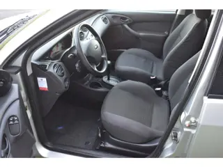 Foto 16 van Ford Focus 1.6-16V Trend Automaat Airco 5-deurs 1e eigenaar Pdc Trekhaak lees goed!!! HANDELSAUTO -