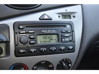 Foto 19 van Ford Focus 1.6-16V Trend Automaat Airco 5-deurs 1e eigenaar Pdc Trekhaak lees goed!!! HANDELSAUTO -