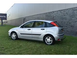 Foto 20 van Ford Focus 1.6-16V Trend Automaat Airco 5-deurs 1e eigenaar Pdc Trekhaak lees goed!!! HANDELSAUTO -