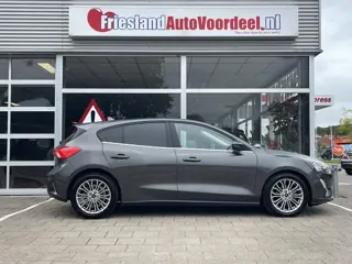 Foto 11 van Ford Focus 1.0 EcoBoost Titanium Business /Cruise/Clima/Trekhaak afneembaar/Navi/2020/