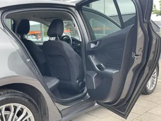 Foto 12 van Ford Focus 1.0 EcoBoost Titanium Business /Cruise/Clima/Trekhaak afneembaar/Navi/2020/