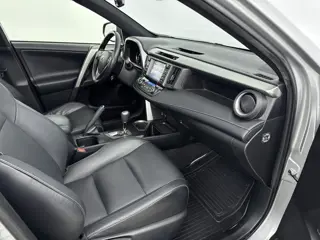 Foto 16 van Toyota RAV4 2.5 Hybrid AWD Style | Schuif/Kantel Dak | 360 Camera | Lederen Bekleding | Memory Seat