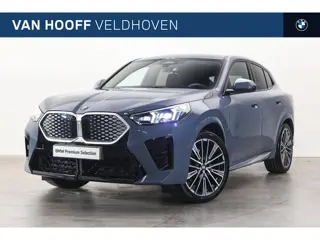 BMW iX2 xDrive30 M Sport / Sportstoelen / Comfort Access / Head-Up / Adaptieve LED / Stoelverwarming