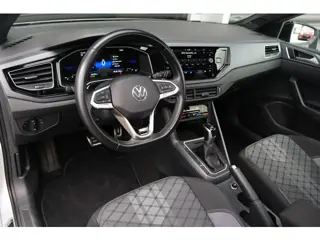 Foto 19 van Volkswagen Polo 1.0 TSI 2x R-Line 95PK DSG Facelift Pano IQ Matrix Led Virtual PDC