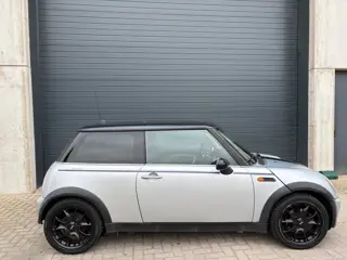 Foto 14 van Mini 1.6i Cooper Pepper AUT PANO PDC CLIMA