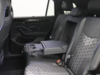Foto 17 van Volkswagen Tayron 1.5 eHybrid R-Line Edition 272PK DSG Panoramadak, Trekhaak, Head-Up Display, Black