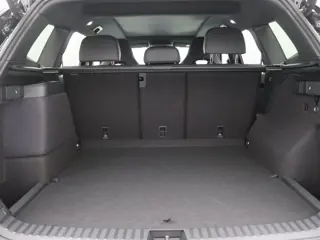 Foto 16 van Volkswagen Tayron 1.5 eHybrid R-Line Edition 272PK DSG Panoramadak, Trekhaak, Head-Up Display, Black