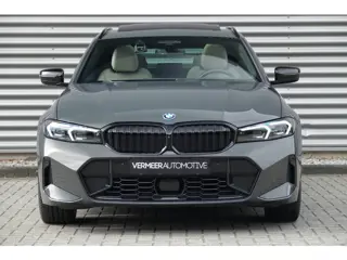 Foto 20 van BMW 3 Serie Touring 330e M-Sport Pro | Panodak | Trekhaak | H&K | HUD | Carbon | Memory | ACC |
