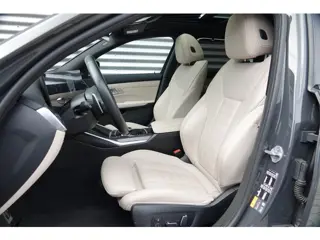 Foto 15 van BMW 3 Serie Touring 330e M-Sport Pro | Panodak | Trekhaak | H&K | HUD | Carbon | Memory | ACC |