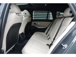 Foto 14 van BMW 3 Serie Touring 330e M-Sport Pro | Panodak | Trekhaak | H&K | HUD | Carbon | Memory | ACC |