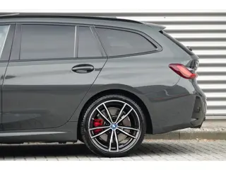 Foto 12 van BMW 3 Serie Touring 330e M-Sport Pro | Panodak | Trekhaak | H&K | HUD | Carbon | Memory | ACC |