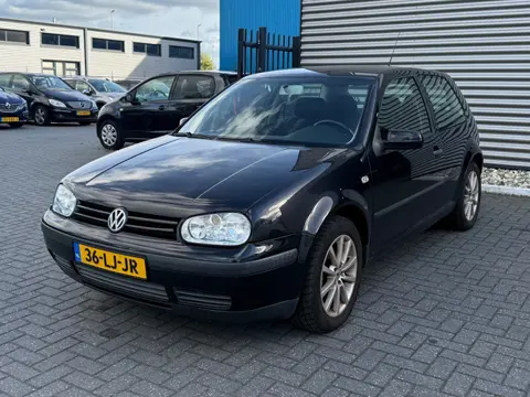 Volkswagen Golf 1.6-16V Sportline