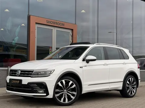 Volkswagen Tiguan 2.0 TSI 4Motion R-LINE 220PK | ACC | Pano | Stoelmassage | 20 inch | Stoel/Stuurve