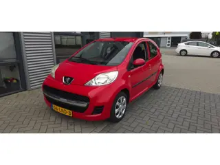 Peugeot 107 1.0-12V Urban Move 5-drs Airco
