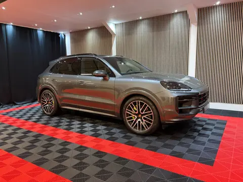 Porsche Cayenne E-hybrid Sport Chrono+ Passenger Display Pano 4Weel Drive luchtvering