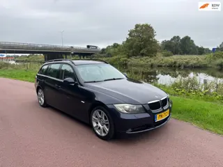 Foto 11 van BMW 3-serie Touring 320i |Luxe|NW APK|