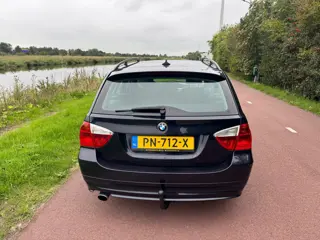 Foto 14 van BMW 3-serie Touring 320i |Luxe|NW APK|