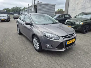 Foto 11 van Ford Focus Ford Focus 1.6 TI-VCT First Edition-SEDAN