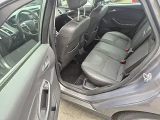Foto 16 van Ford Focus Ford Focus 1.6 TI-VCT First Edition-SEDAN