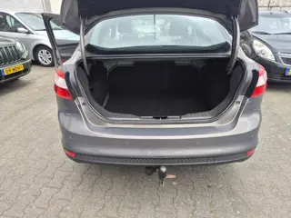 Foto 15 van Ford Focus Ford Focus 1.6 TI-VCT First Edition-SEDAN
