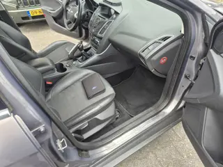 Foto 14 van Ford Focus Ford Focus 1.6 TI-VCT First Edition-SEDAN