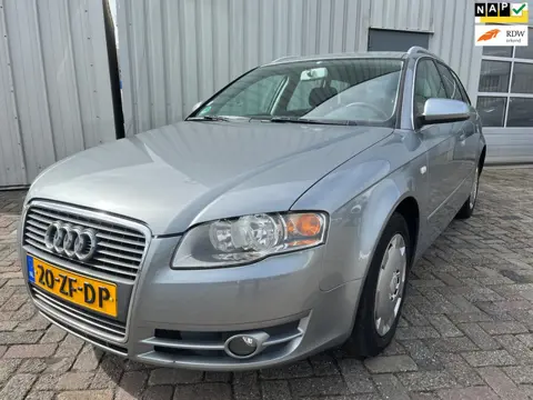 Audi A4 Avant 2.0 TDI Pro Line Business - Koppeling defect, Rondom gebruikersschade, rookt wit