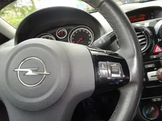 Foto 19 van Opel Corsa 1.2-16V '111' Edition MET APK AIRCO