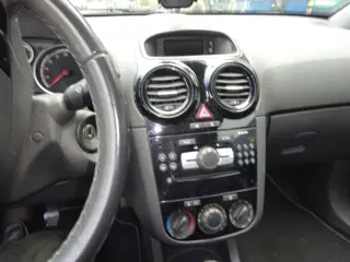 Foto 20 van Opel Corsa 1.2-16V '111' Edition MET APK AIRCO