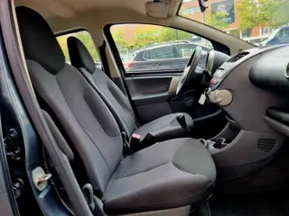 Foto 14 van Toyota Aygo 1.0-12V + 5drs Airco ElecRam Apk