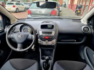 Foto 13 van Toyota Aygo 1.0-12V + 5drs Airco ElecRam Apk