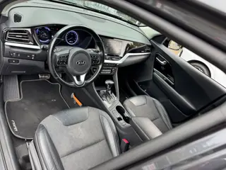 Foto 11 van Kia Niro 1.6 GDi Hybrid DynamicLine | All Season | Dealer onderhouden | Carplay |