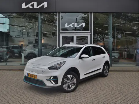 Kia e-Niro ExecutiveLine 64 kWh | Leder | Memory | JBL | Schuifdak | Stoelventilatie | All-Season | 