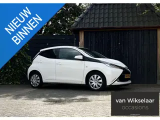 Foto 11 van Toyota Aygo 1.0 VVT-i x-play 2017 AIRCO/PARKEERCAMERA/5-DEURS