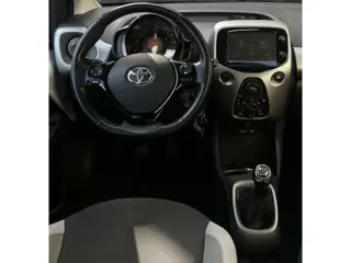 Foto 14 van Toyota Aygo 1.0 VVT-i x-play 2017 AIRCO/PARKEERCAMERA/5-DEURS
