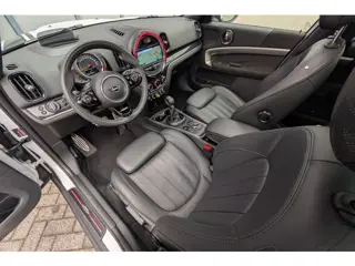 Foto 13 van MINI Countryman 1.5 Cooper SE ALL4 PHEV Chili JCW Panorama Head-Up