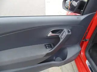 Foto 19 van Volkswagen Polo 1.2 TSI Highline MET AIRCO NAVI 2011