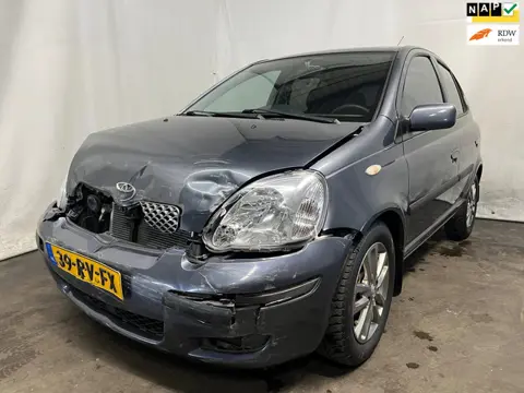 Toyota Yaris 1.3 VVT-i S-Line - Frontschade, Koelvloeistof lekt, Rondom gebruikersschade
