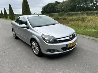 Foto 13 van Opel Astra TwinTop 1.6 Cosmo