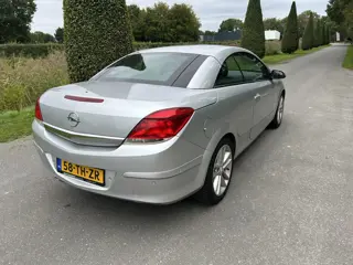 Foto 15 van Opel Astra TwinTop 1.6 Cosmo