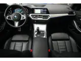Foto 28 van BMW 3-serie 320i 184 pk High Executive M-Sport / Laser/ Pano-Dak/ ACC/ 360° Camera/ HUD/ H&K/ Keyles